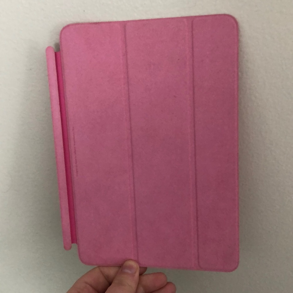 Magnetic pink cover for the iPad Mini